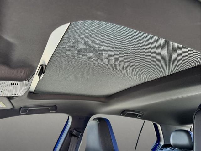 Photo of 2022 Lapiz Blue Metallic Volkswagen Golf R