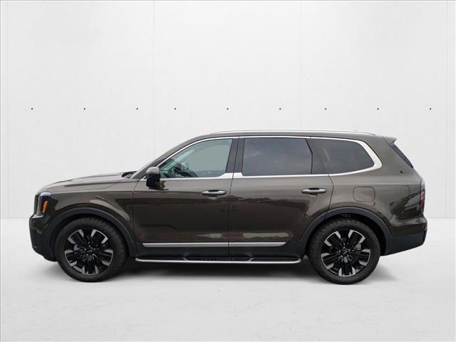 Photo of 2023 Dark Moss Kia Telluride