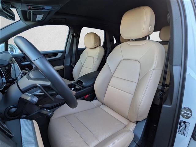 Photo of 2025 White Porsche Cayenne
