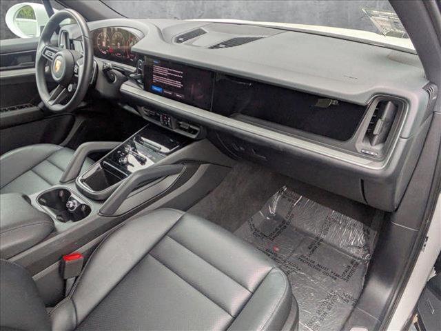 Photo of 2024 White Porsche Cayenne