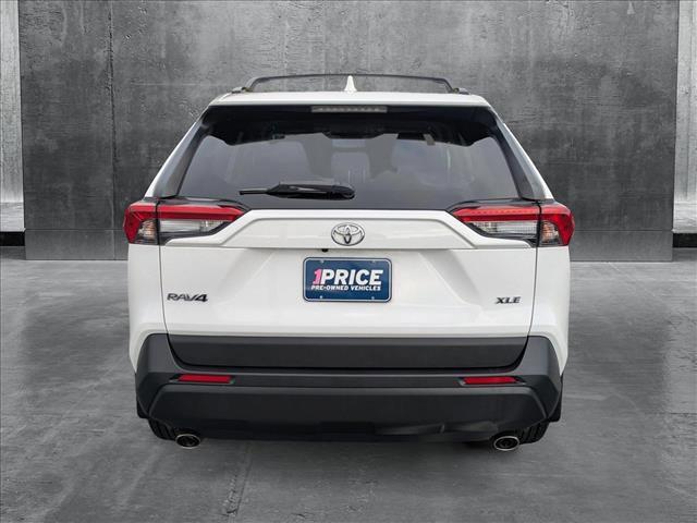 Photo of 2021 Super White Toyota RAV4