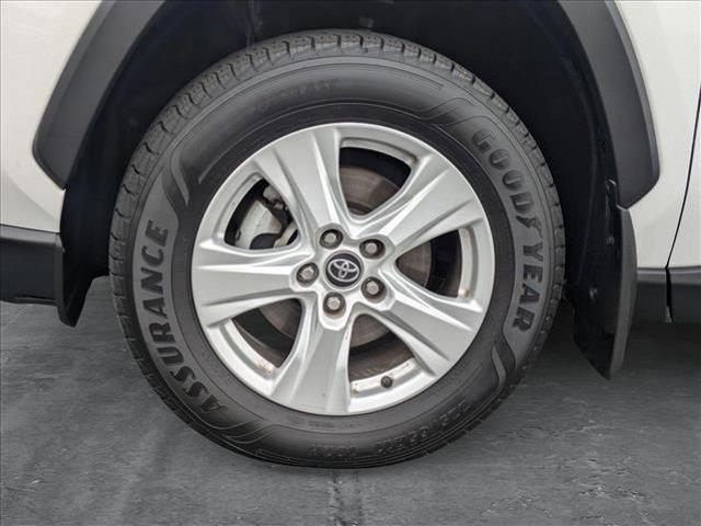 Photo of 2021 Super White Toyota RAV4