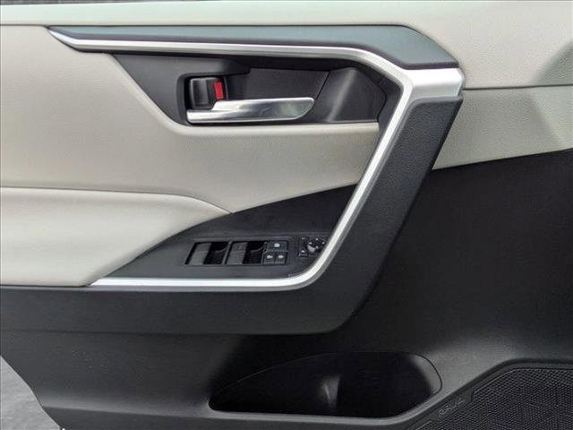 Photo of 2021 Super White Toyota RAV4