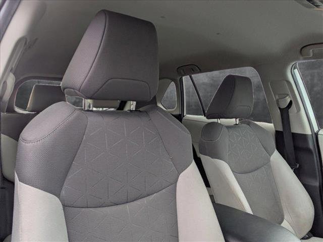 Photo of 2021 Super White Toyota RAV4