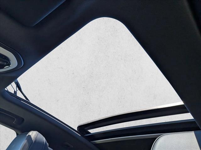 Photo of 2022 White Porsche Macan