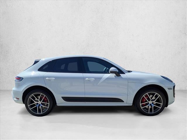 Photo of 2022 White Porsche Macan