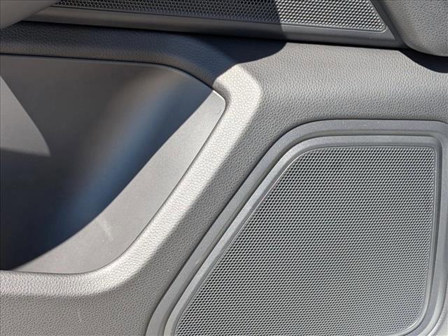 Photo of 2022 White Porsche Macan