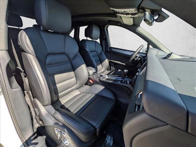 Photo of 2022 White Porsche Macan