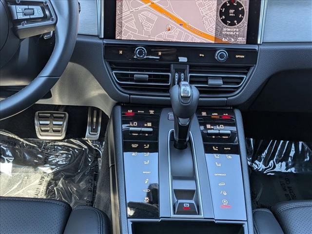 Photo of 2022 White Porsche Macan
