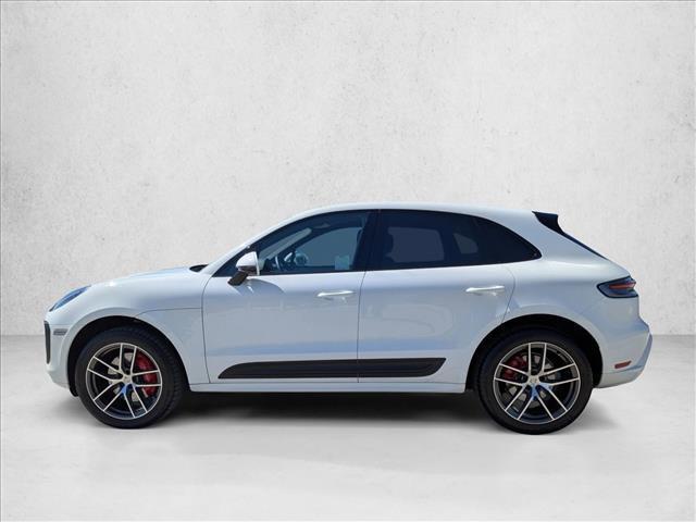 Photo of 2022 White Porsche Macan