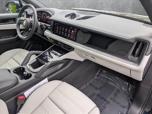 Photo of 2025 Algarve Blue Metallic Porsche Cayenne
