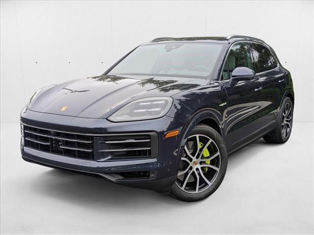 Photo of 2025 Algarve Blue Metallic Porsche Cayenne