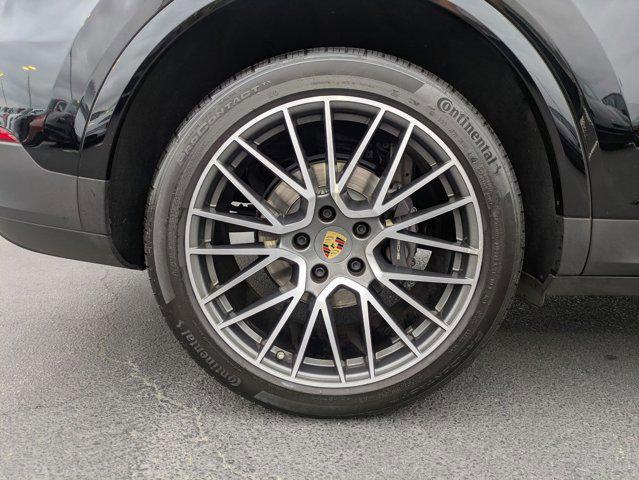 Photo of 2022 Black Porsche Cayenne
