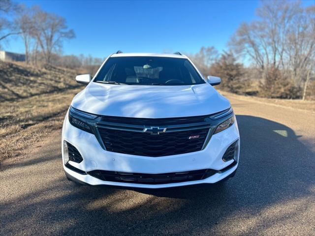 Photo of 2023 Summit White Chevrolet Equinox