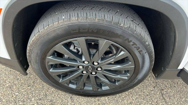 Photo of 2023 Summit White Chevrolet Traverse