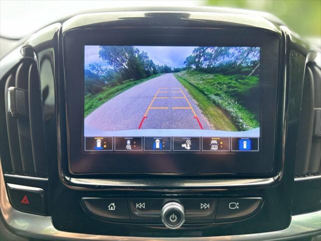 Photo of 2023 Summit White Chevrolet Traverse
