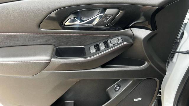 Photo of 2023 Summit White Chevrolet Traverse