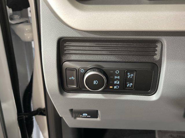 Photo of 2026 Oxford White Ford F-250
