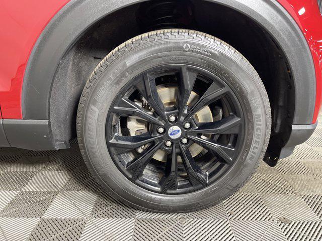 Photo of 2022 Rapid Red Metallic Tinted Clearcoat Ford Explorer