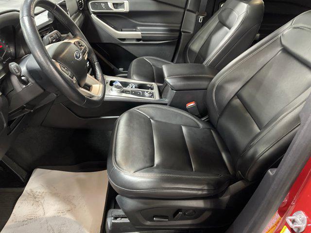 Photo of 2022 Rapid Red Metallic Tinted Clearcoat Ford Explorer