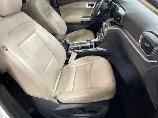 Photo of 2021 Oxford White Ford Explorer