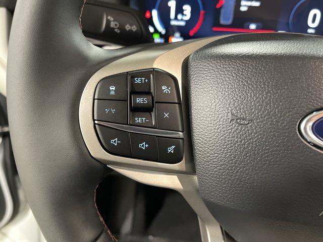 Photo of 2025 Space White Metallic Ford Explorer