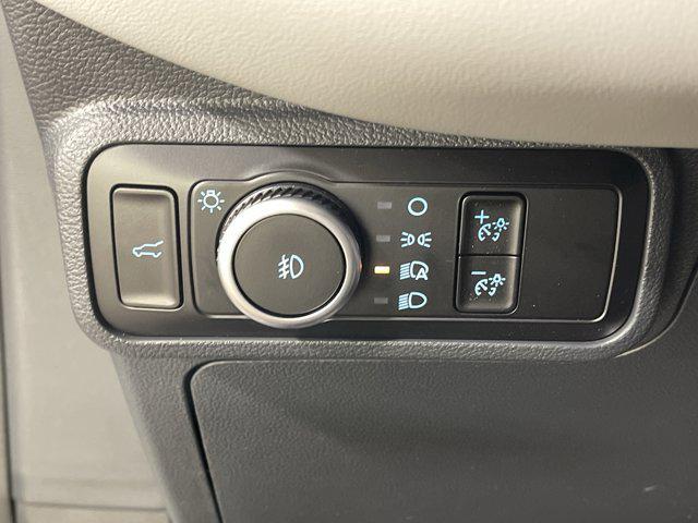 Photo of 2025 Space White Metallic Ford Explorer