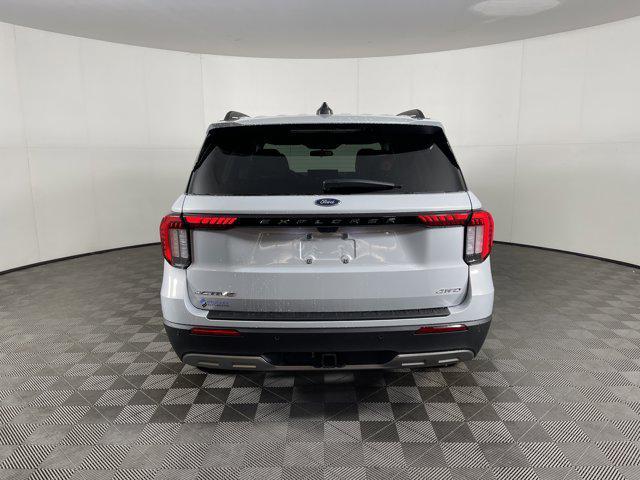 Photo of 2025 Space White Metallic Ford Explorer