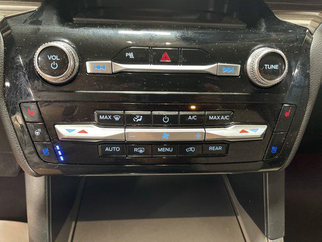 Photo of 2024 Black Metallic Ford Explorer