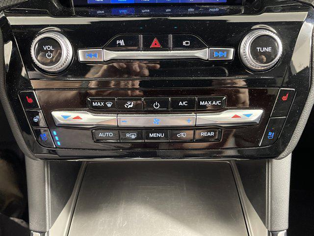 Photo of 2022 Star White Metallic Tri-Coat Ford Explorer