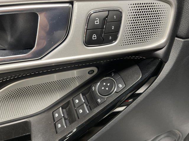 Photo of 2022 Star White Metallic Tri-Coat Ford Explorer