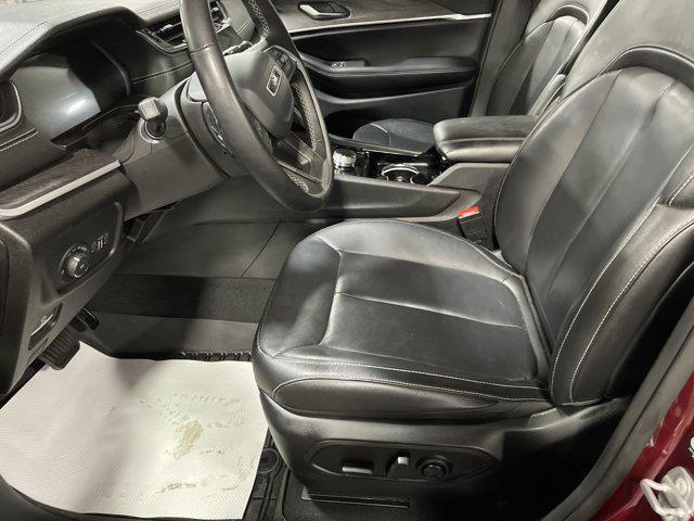 Photo of 2023 Velvet Red Pearlcoat Jeep Grand Cherokee