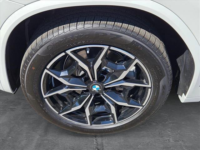 Photo of 2025 Alpine White BMW X4