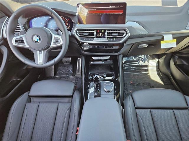 Photo of 2025 Alpine White BMW X4