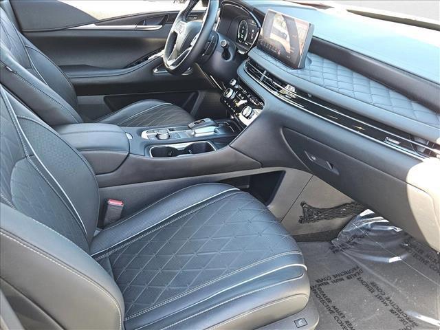 Photo of 2024 Majestic White/Black Obsidian INFINITI QX60