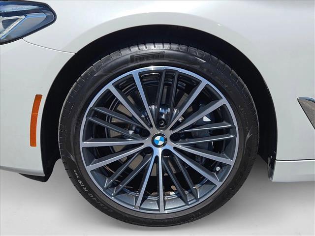 Photo of 2023 Mineral White Metallic BMW 530