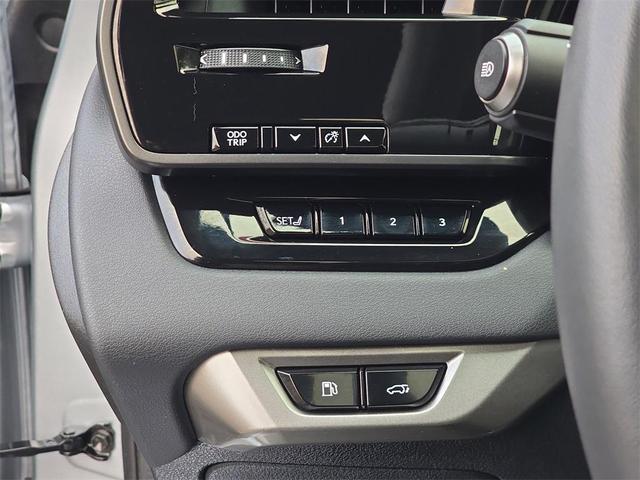 Photo of 2023 Iridium Lexus RX 350