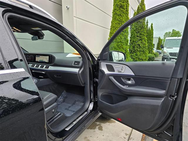 Photo of 2024 Black Mercedes-Benz GLE 350