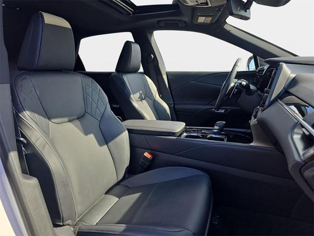 Photo of 2023 Eminent White Pearl Lexus RX 350