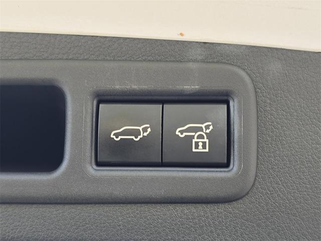 Photo of 2023 Eminent White Pearl Lexus RX 350