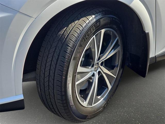 Photo of 2023 Eminent White Pearl Lexus RX 350