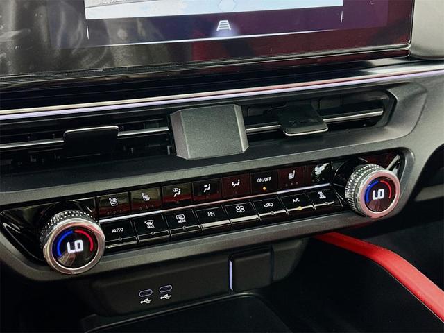 Photo of 2024 Pearl Acura ZDX