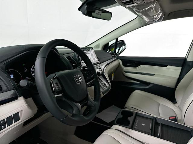 Photo of 2025 Solar Silver Metallic Honda Odyssey