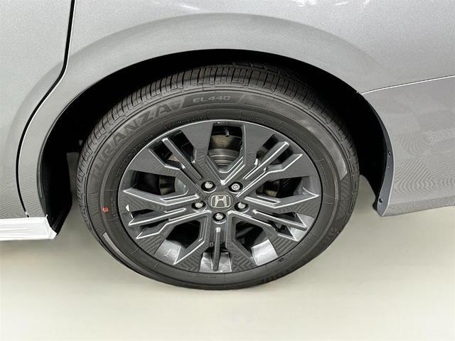 Photo of 2025 Solar Silver Metallic Honda Odyssey