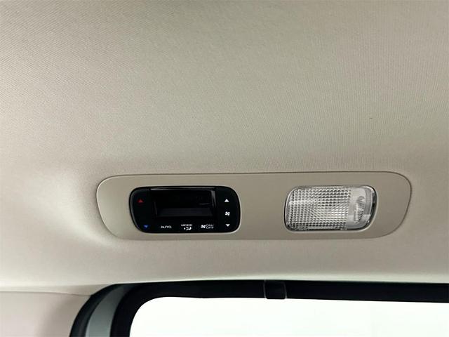 Photo of 2025 Solar Silver Metallic Honda Odyssey