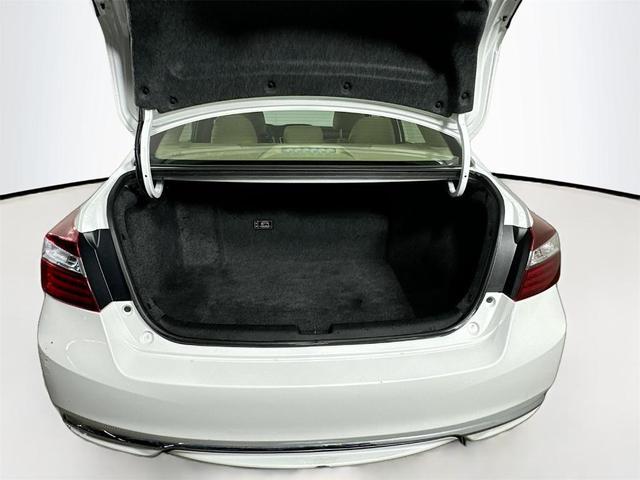 Photo of 2017 White Orchid Pearl Honda Accord Hybrid