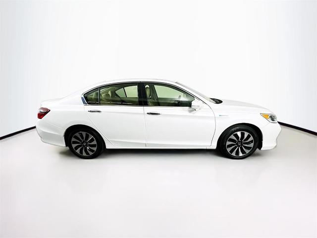 Photo of 2017 White Orchid Pearl Honda Accord Hybrid