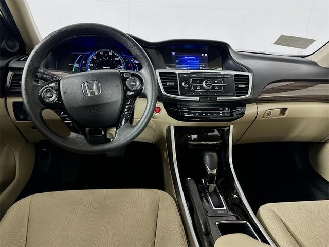 Photo of 2017 White Orchid Pearl Honda Accord Hybrid
