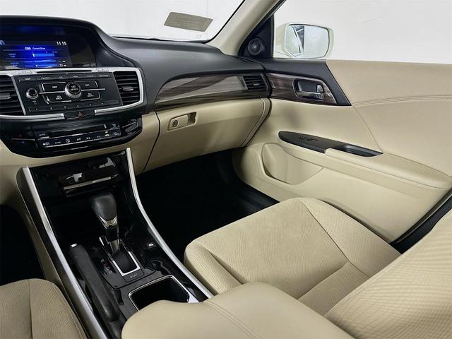 Photo of 2017 White Orchid Pearl Honda Accord Hybrid