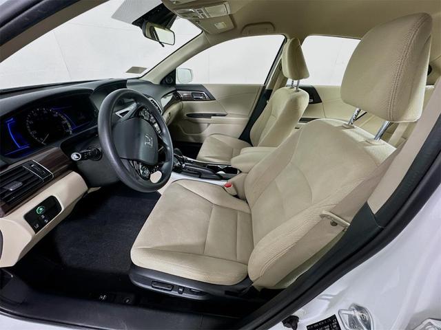 Photo of 2017 White Orchid Pearl Honda Accord Hybrid